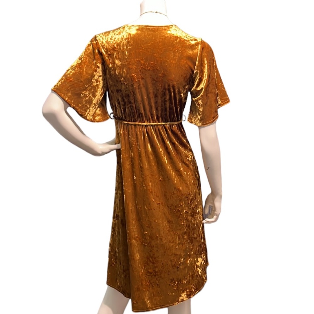NWOT Forever 21 Amber Crushed Velvet Deep V Tulip Hem Dress S - Picture 6 of 9